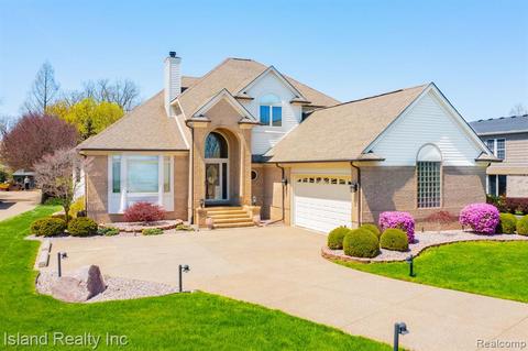 24390 E River Rd, Grosse Ile, MI 48138
