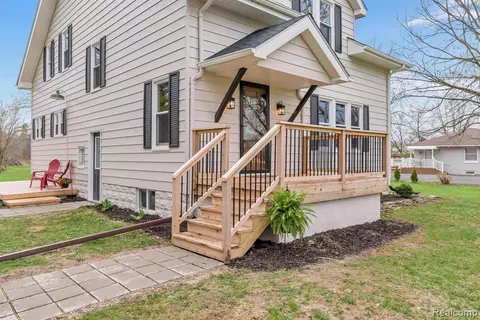 1048 E Reid Rd, Grand Blanc, MI 48439