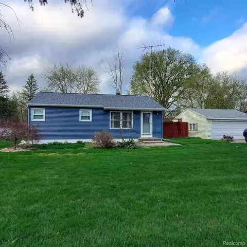 6037 Crown Pt, Flint, MI 48506