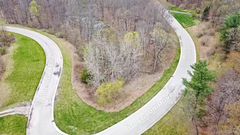 311 Dogwood Ln, Groveland, MI 48462