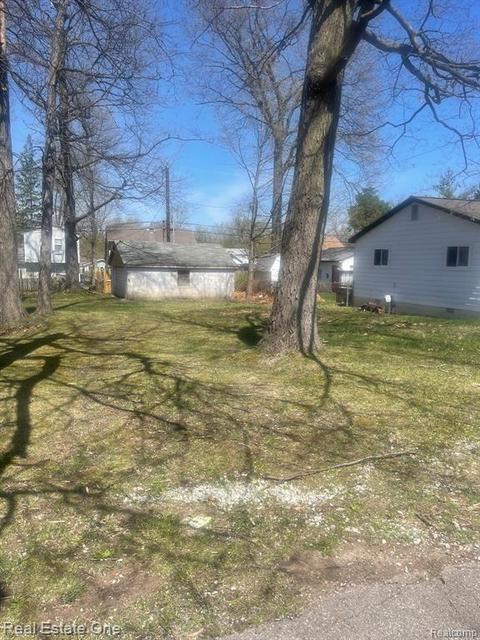 3892 Lawley Ave, Waterford, MI 48328