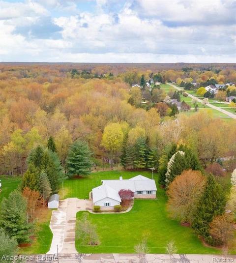8270 Burleigh Rd, Grand Blanc, MI 48439