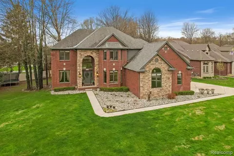 34430 Dante Dr, New Baltimore, MI 48047