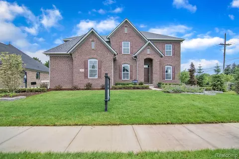 13549 Valencia Dr, Utica, MI 48315