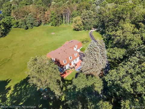 7990 Rattalee Lake Rd, Clarkston, MI 48348