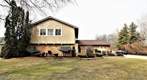 33440 Old Timber Rd, Farmington Hills, MI 48331