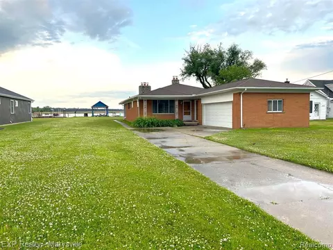 10434 Saint John Dr, Algonac, MI 48001