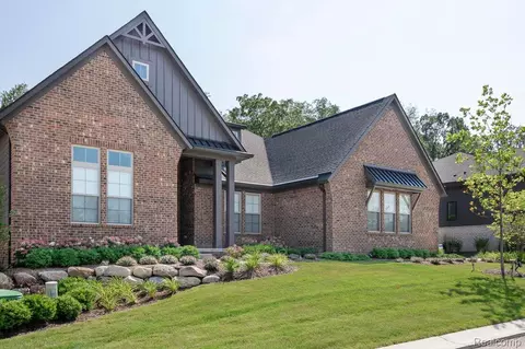 173 Timber Trace Lane Ln S #27, Bloomfield Hills, MI 48302