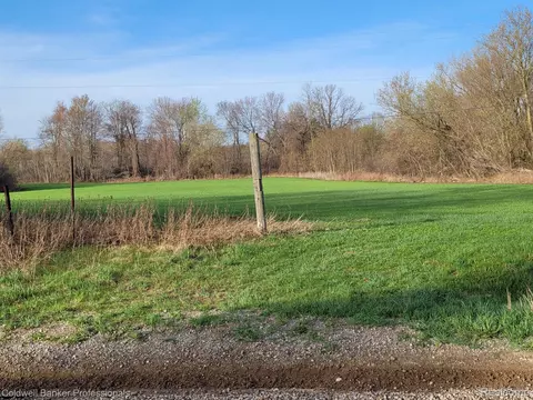 3 Grange Hall Road, Holly, MI 48442