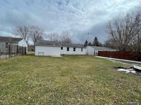 1478 S Packard Ave, Burton, MI 48509