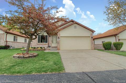 6297 E Morgan Cir, Westland, MI 48185