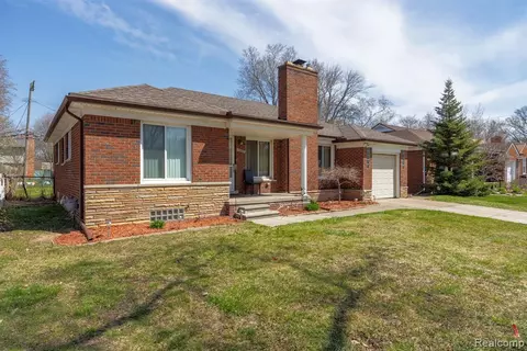 21605 Benjamin St, Saint Clair Shores, MI 48081