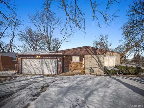 15100 Oak Park Blvd, Oak Park, MI 48237