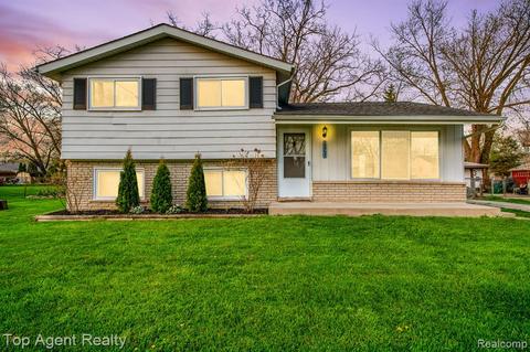 23735 Lakewood St, Saint Clair Shores, MI 48082