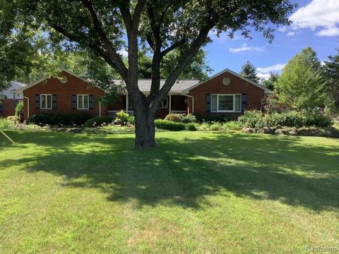 490 Sanders Rd, Oxford, MI 48371