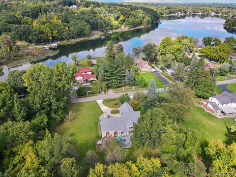 5055 Low Meadow Rd, Clarkston, MI 48348