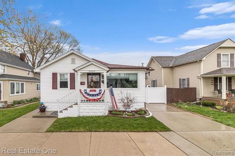 2439 3rd St, Trenton, MI 48183