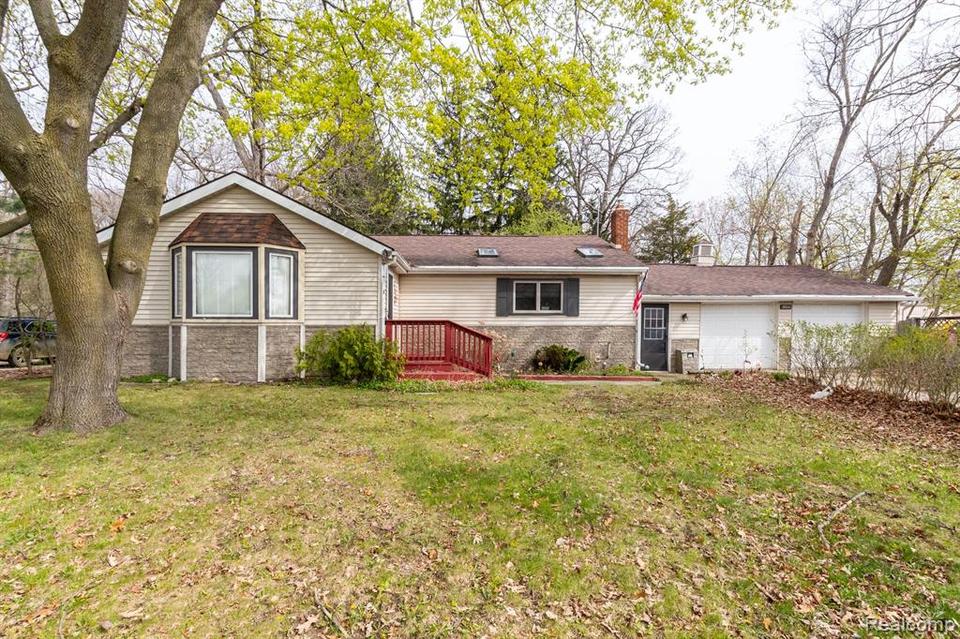 3513 Grange Hall Rd, Holly, MI 48442 23 Photos MLS 20230029918 Movoto