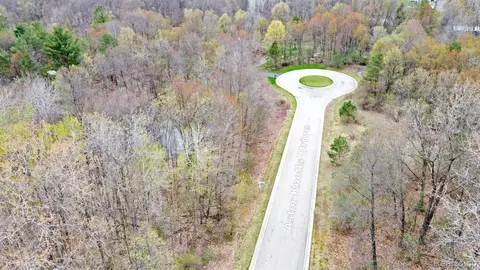 204 Astor Knolls Dr, Groveland, MI 48462