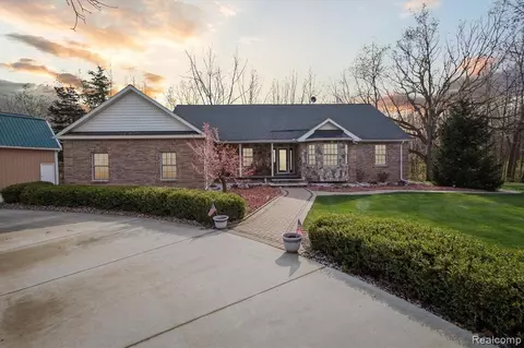 2659 W Coon Lake Rd, Howell, MI 48843