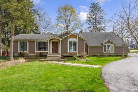 220 Goldengate St, Lake Orion, MI 48362