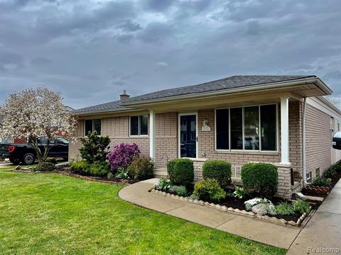 22741 Foxcroft St, Woodhaven, MI 48183