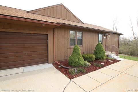 11752 Shenandoah Dr, South Lyon, MI 48178