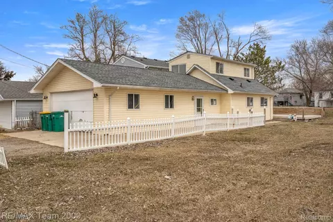 35657 Leland St, Brownstown, MI 48173
