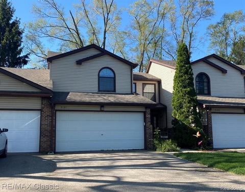 9181 Lake Pine Dr, Whitmore Lake, MI 48189