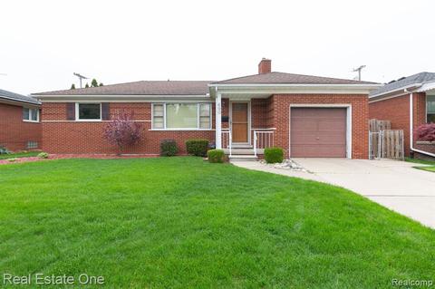 690 5th St, Wyandotte, MI 48192