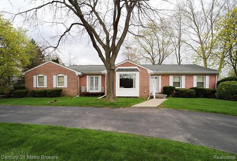 1048 Stonegate Ct, Flint, MI 48532