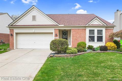 18013 Huron Dr, Macomb, MI 48042 photo 1