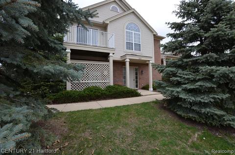 26201 Chesapeake Cir #306, Walled Lake, MI 48390