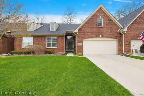 41333 Chestnut Dr, Clinton Township, MI 48038