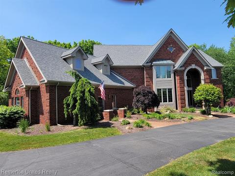 3030 Beach Lake Dr E, Milford, MI 48380