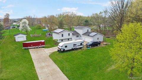 3697 W Lakeshore Dr, Lapeer, MI 48446