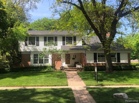 1033 Putney St, Birmingham, MI 48009