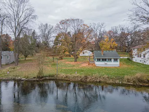 9351 Shannon Dr, Brighton, MI 48116