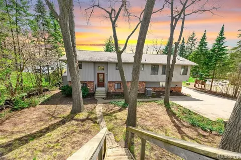 475 Indianwood Rd, Lake Orion, MI 48362