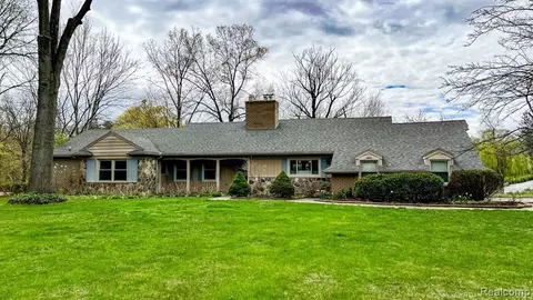 28509 Eastbrook Ct, Farmington Hills, MI 48334