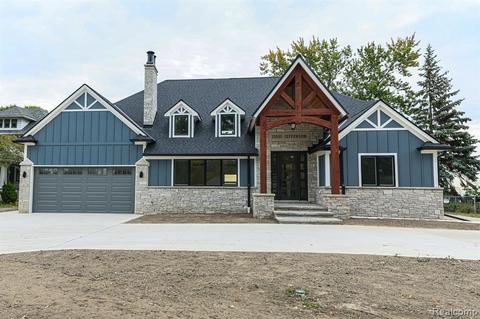 33930 Jefferson Ave, Saint Clair Shores, MI 48082