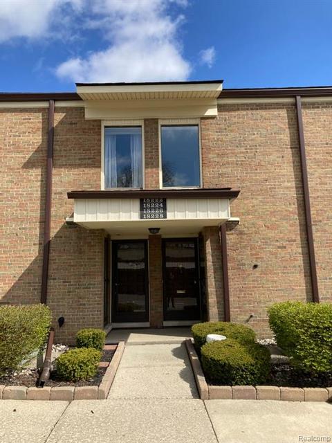 18226 University Park Dr, Livonia, MI 48152