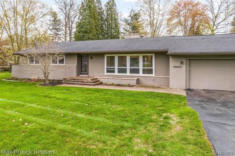 32620 W Haverford Dr, Franklin, MI 48025