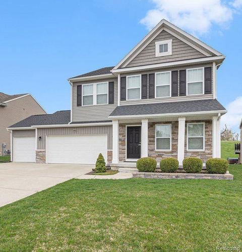 10034 Mulberry Ln, Grand Blanc, MI 48439