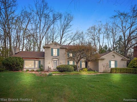 4297 Sunningdale Dr, Bloomfield Hills, MI 48302