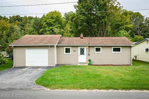 10541 Riverside Dr, Honor, MI 49640