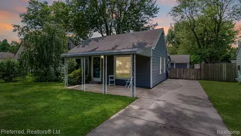 14927 Sunbury St, Livonia, MI 48154