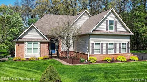 11562 Locust Ln, Whitmore Lake, MI 48189