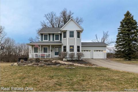 200 W Davison Lake Rd, Oxford, MI 48371
