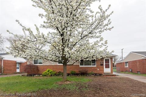 667 Judith St, Westland, MI 48186